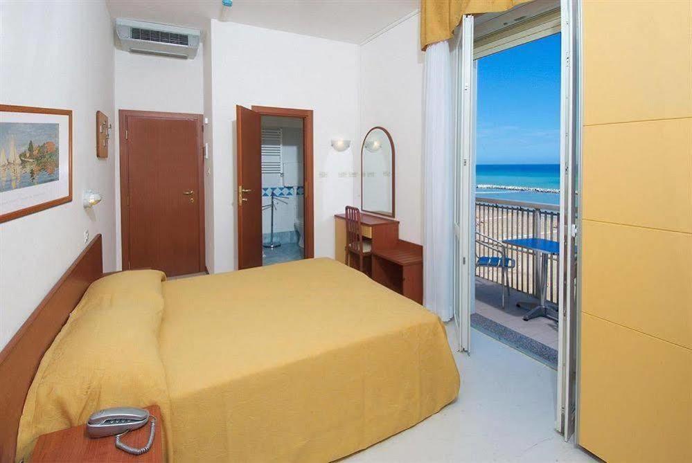 Hotel Carnaby Rimini Dış mekan fotoğraf